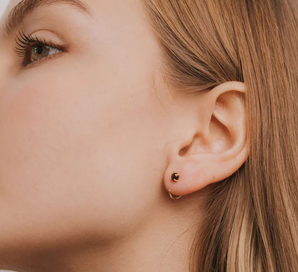 Pendientes Huggie de obsidiana de JaxKelly