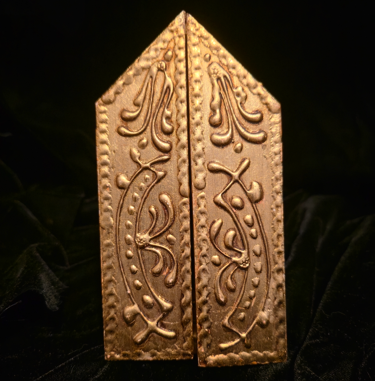 Mercurial Muse Art "MaCaw-bre Relic"