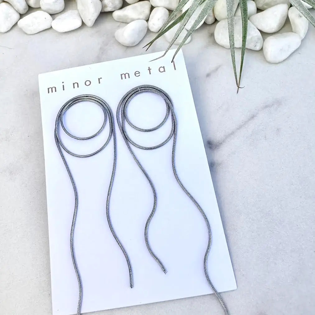 Minor Metal Tangled Chain Earrings