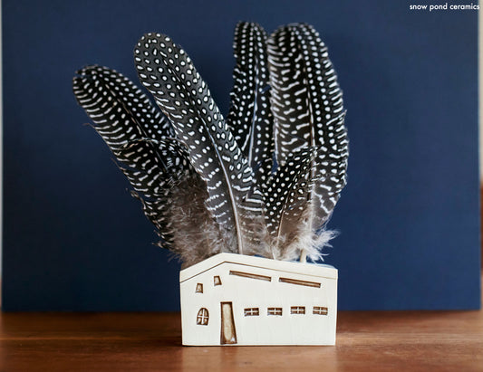 Casa "Soporte de plumas" de cerámica Snowpond